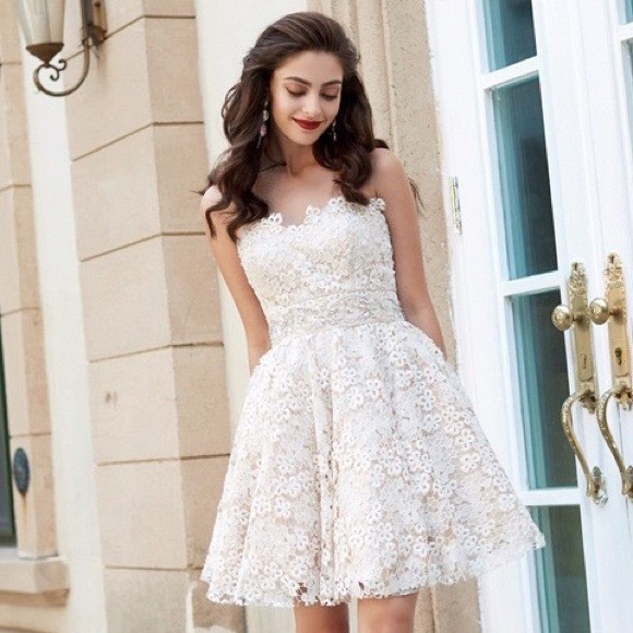 PromsBelle Dresses & Skirts - A - Line Sweetheart Short Lace Dress